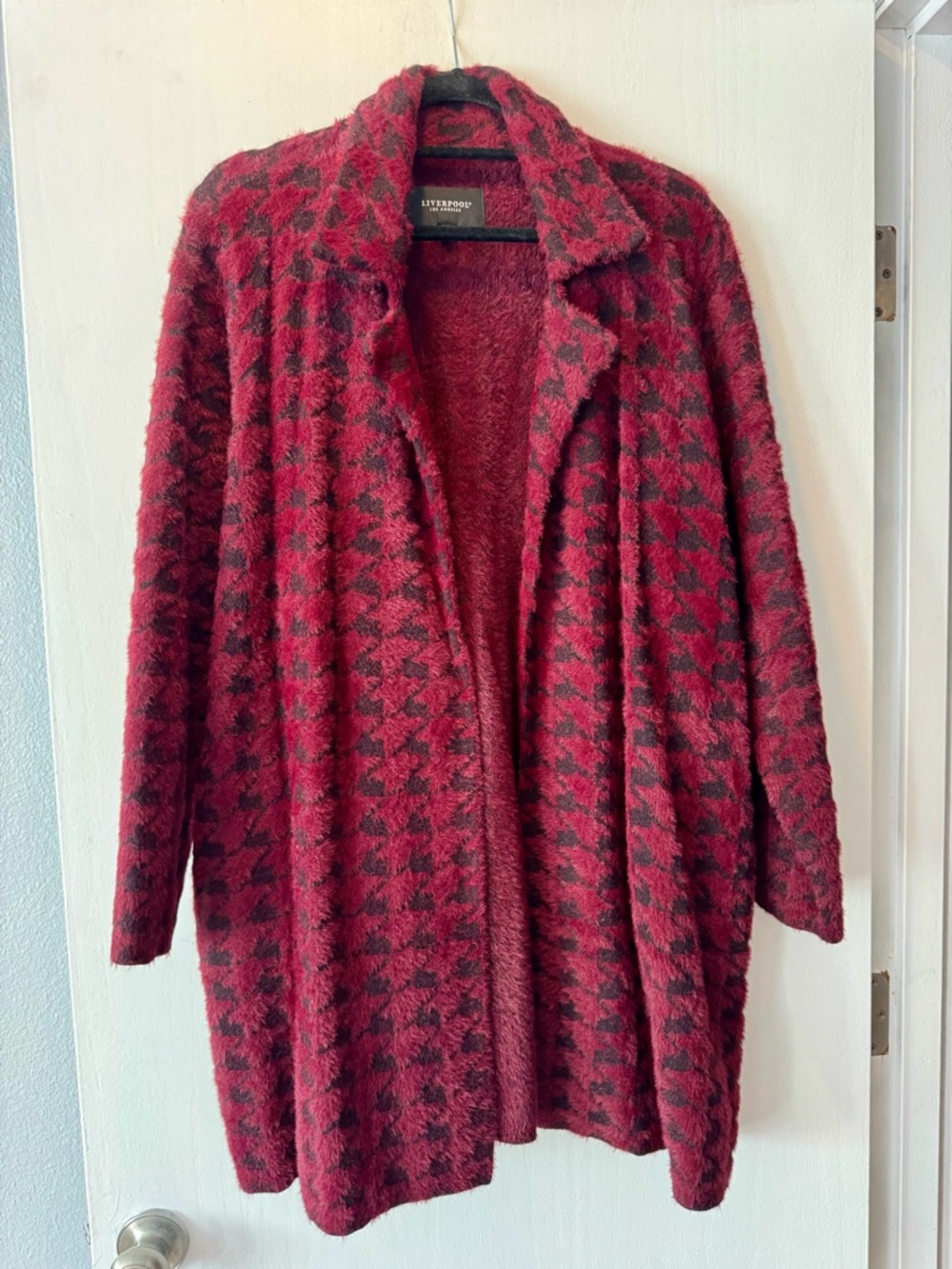 Liverpool Open-Front Houndstooth Cardigan in Burgundy and Black